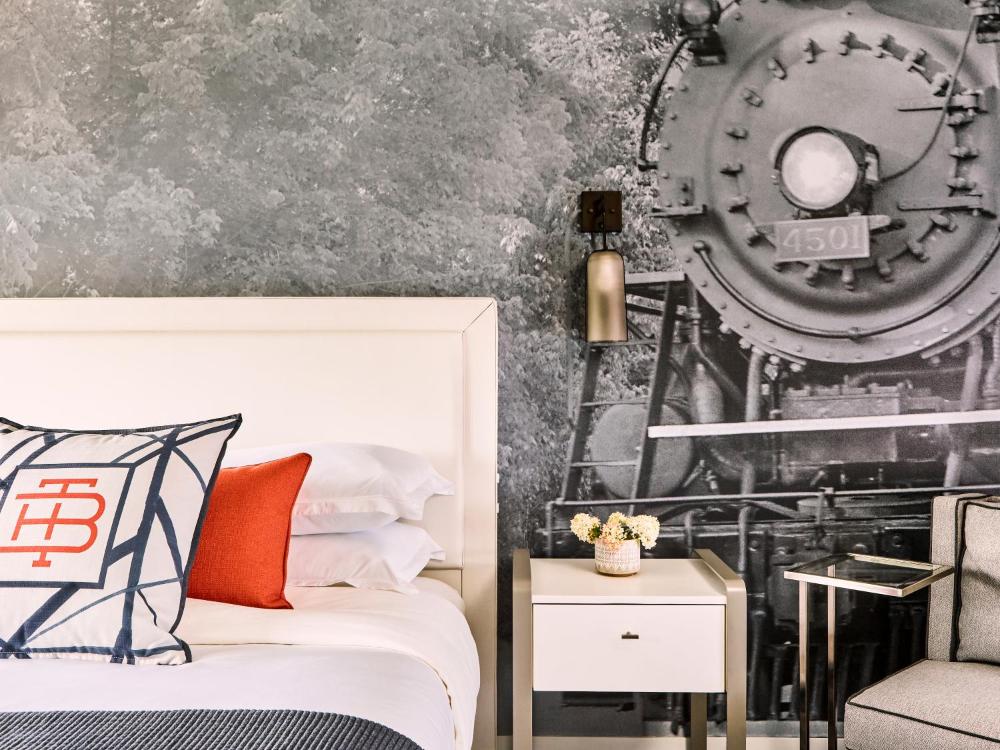 Deluxe Double or Twin Room interior